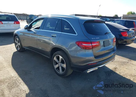 2017 Mercedes-Benz Glc 300 z USA, uszkodzony, nr VIN WDC0G4JB7HF196203